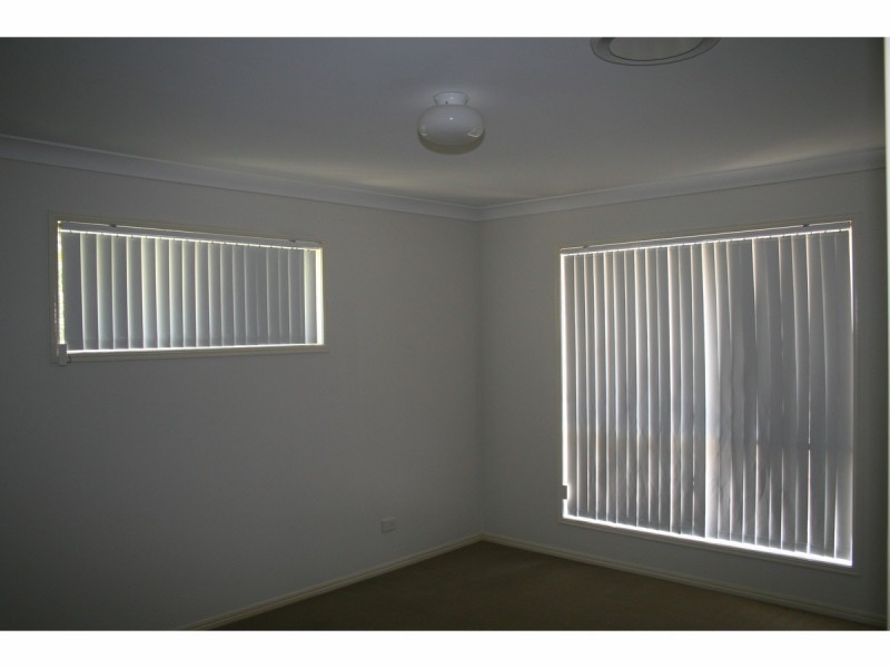 10 Carlos Street, Hillcrest QLD 4118