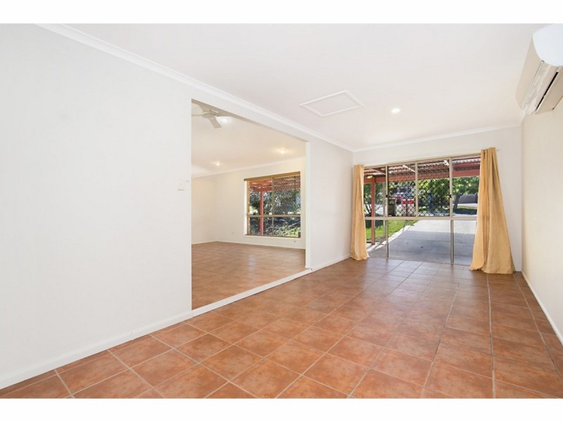 3 Conifer Street, Hillcrest QLD 4118