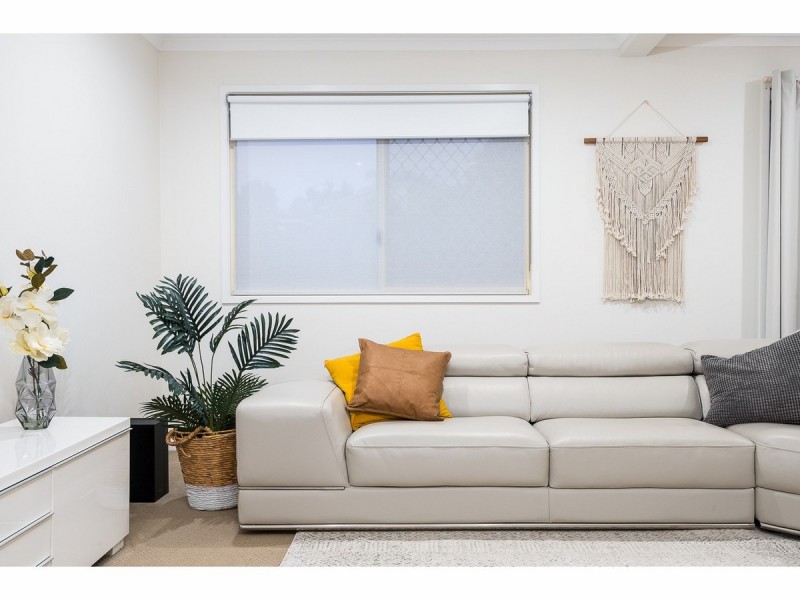 35 Bushland Drive, Regents Park QLD 4118