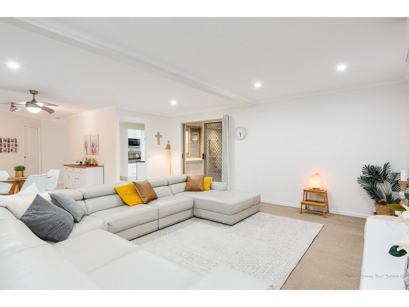 35 Bushland Drive, Regents Park QLD 4118