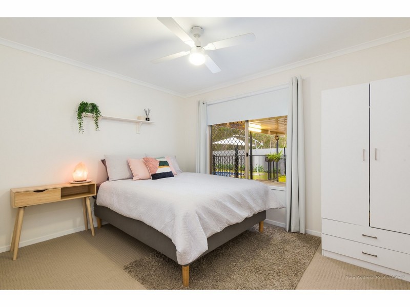 35 Bushland Drive, Regents Park QLD 4118