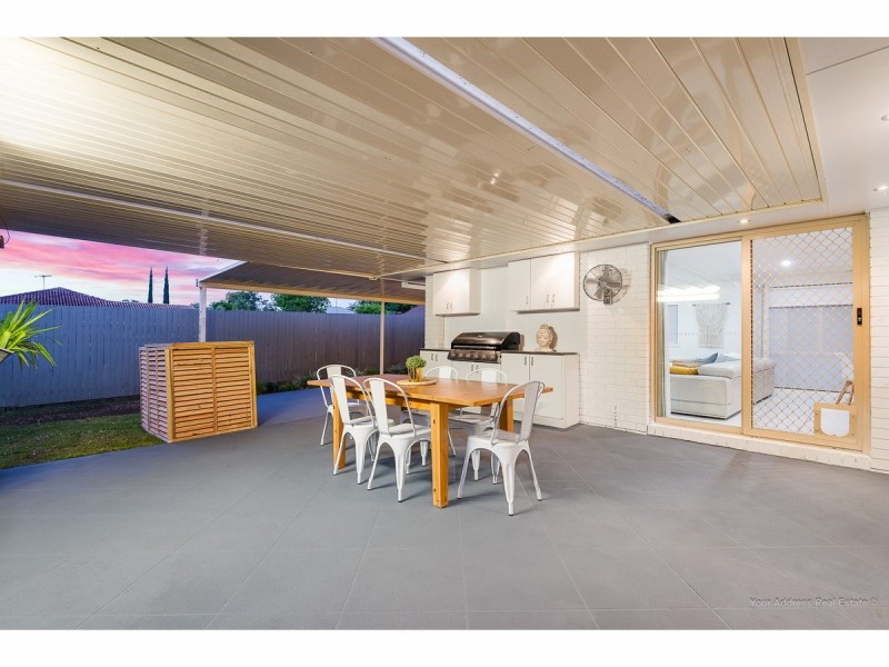 35 Bushland Drive, Regents Park QLD 4118