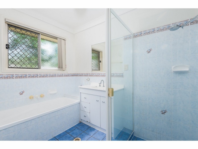 8 Paterson Place, Forest Lake QLD 4078