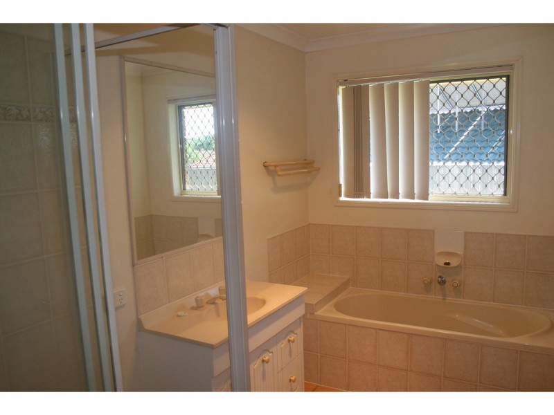 5 Regal Drive, Regents Park QLD 4118