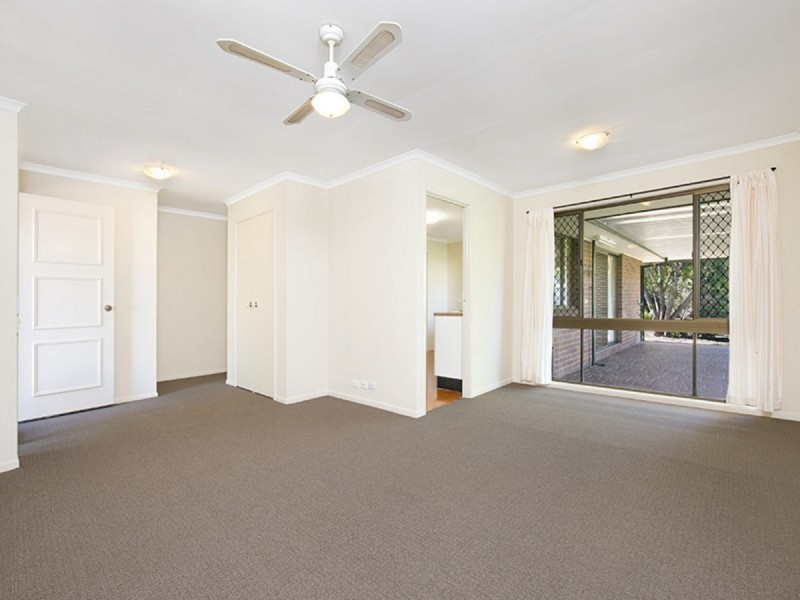 24 Parkroyal Crescent, Regents Park QLD 4118