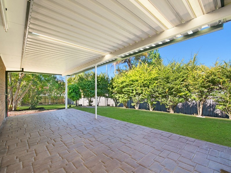 24 Parkroyal Crescent, Regents Park QLD 4118