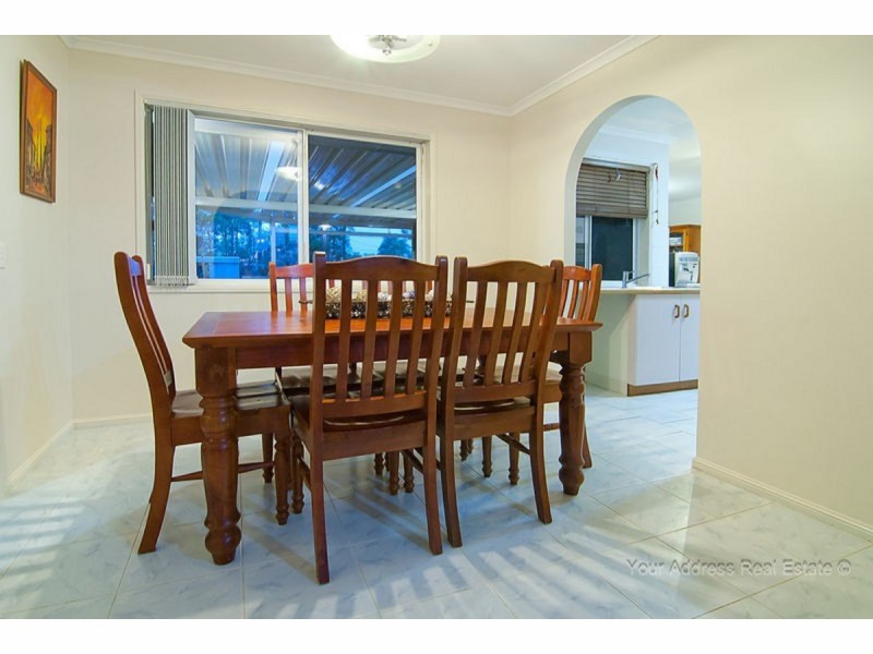 8 Copeina Court, Regents Park QLD 4118