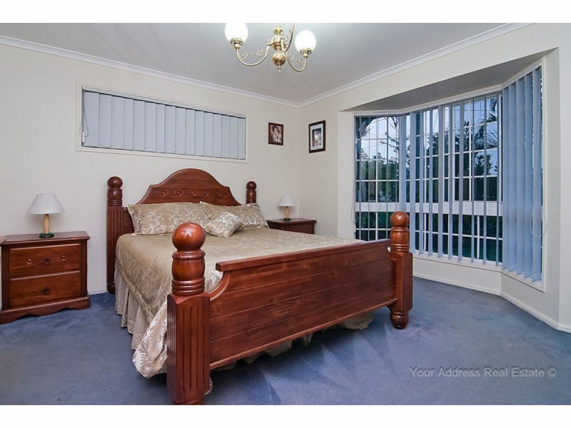 8 Copeina Court, Regents Park QLD 4118