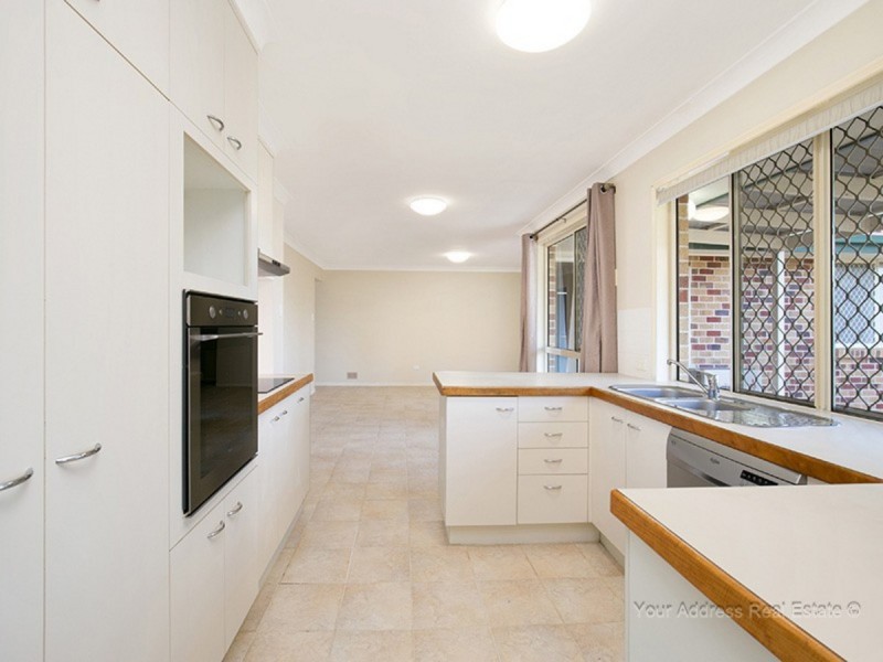 2 Carlisle Place, Parkinson QLD 4115