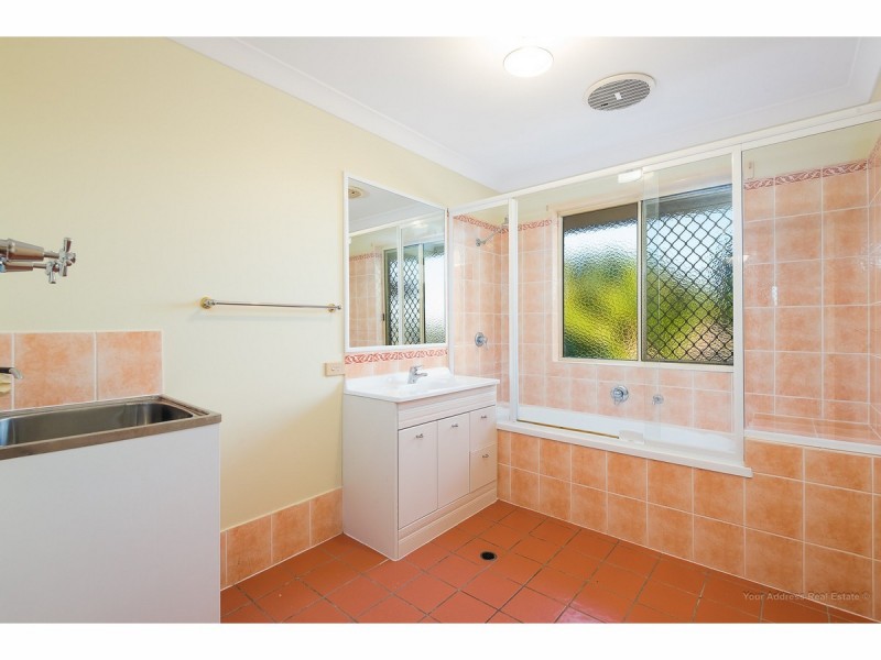 16 Standford Place, Regents Park QLD 4118