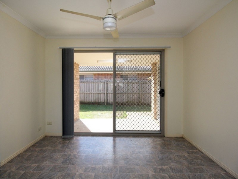 8 Park Close, Hillcrest QLD 4118