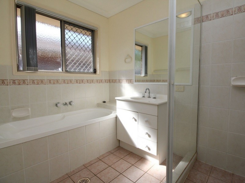 8 Park Close, Hillcrest QLD 4118