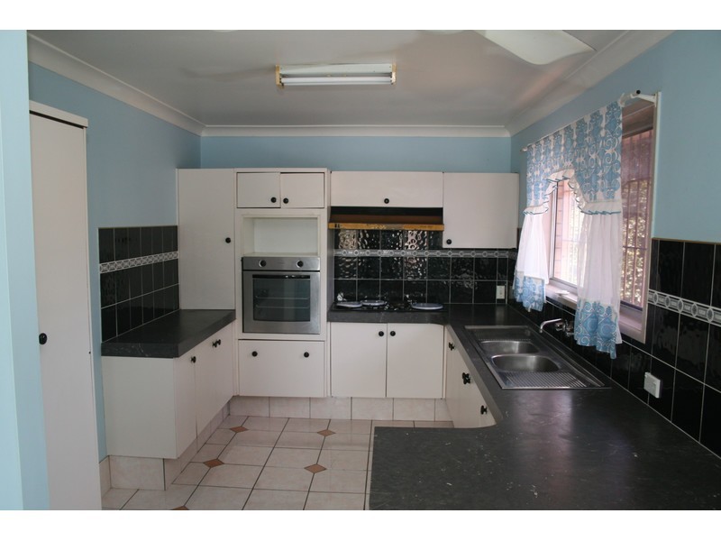 41 Peverell Street, Hillcrest QLD 4118