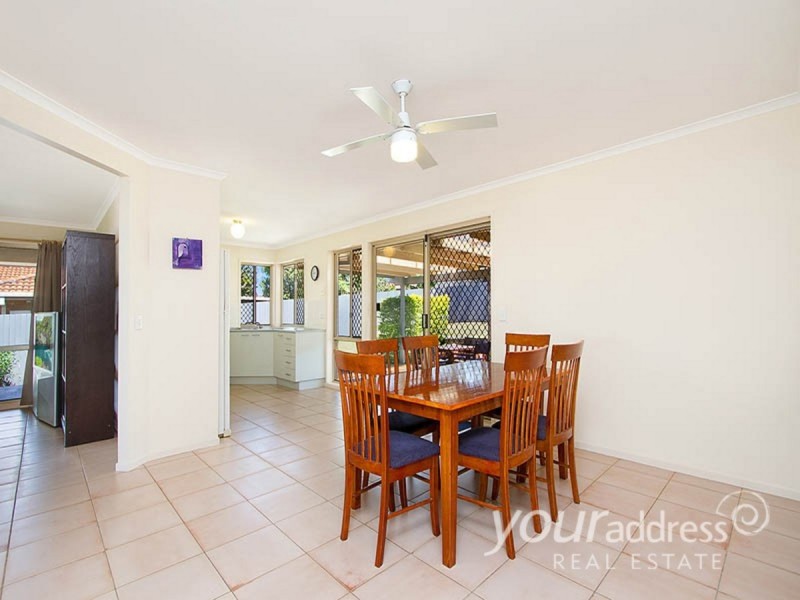 76 Bottlebrush Drive, Regents Park QLD 4118