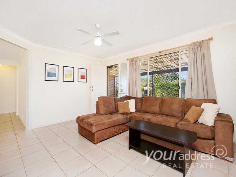 76 Bottlebrush Drive, Regents Park QLD 4118