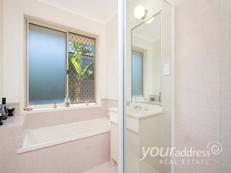 76 Bottlebrush Drive, Regents Park QLD 4118