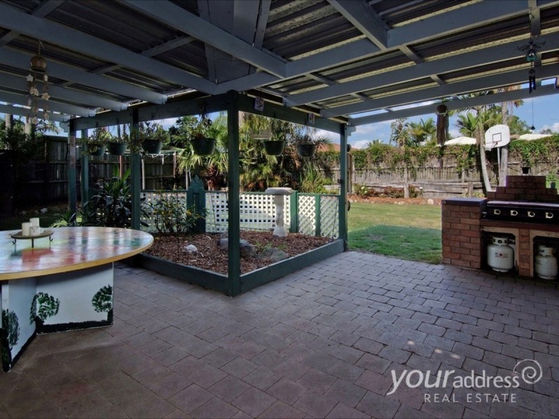 6 Bushland Drive, Regents Park QLD 4118