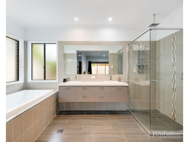 11 Gumview Close, Regents Park QLD 4118