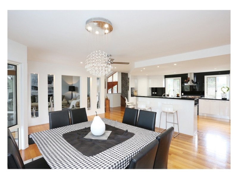 373 Wuraga Road, Bahrs Scrub QLD 4207