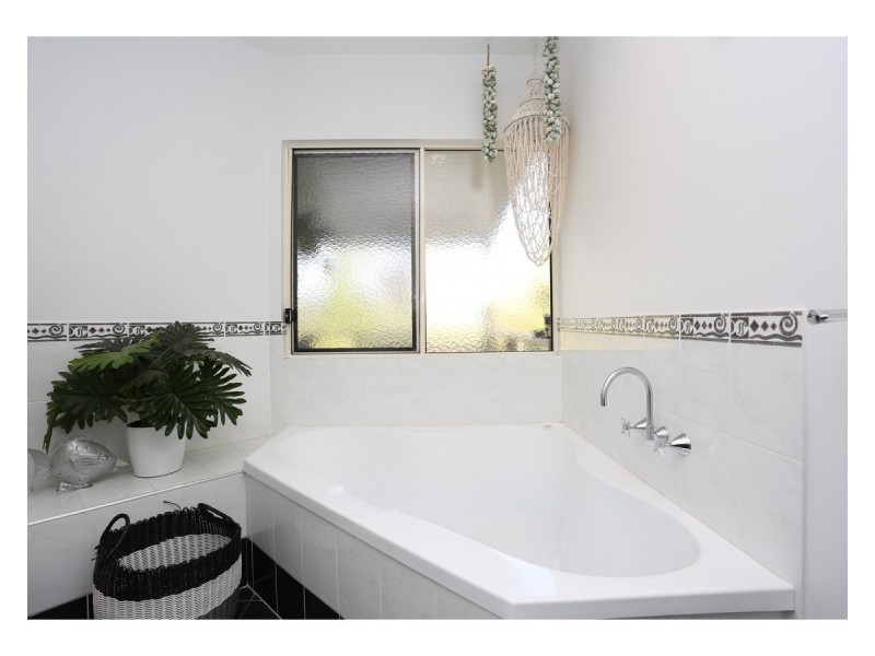 373 Wuraga Road, Bahrs Scrub QLD 4207