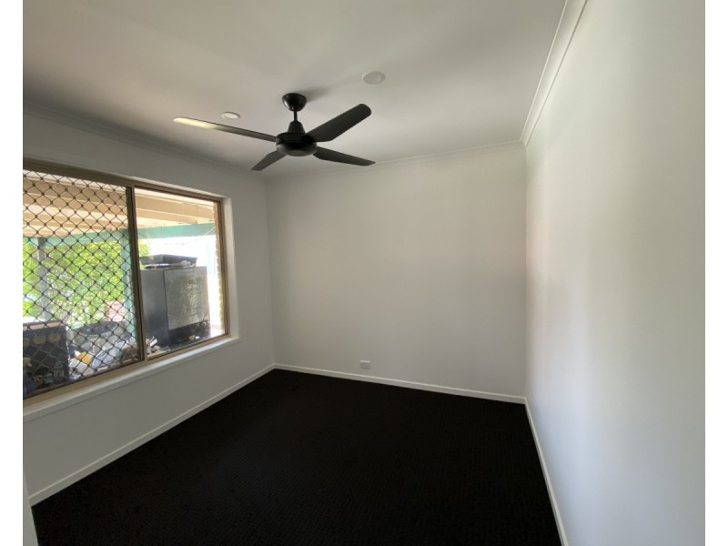 76 Bottlebrush Drive, Regents Park QLD 4118