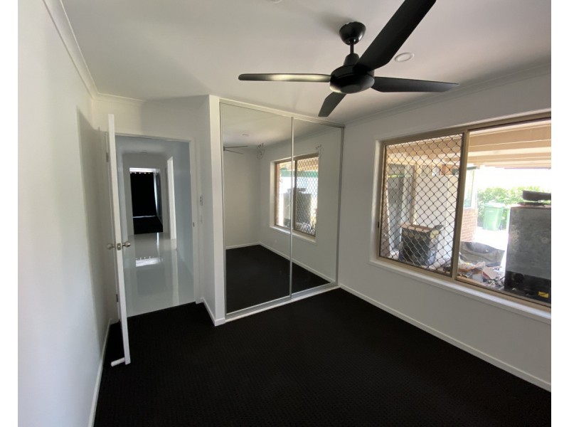76 Bottlebrush Drive, Regents Park QLD 4118