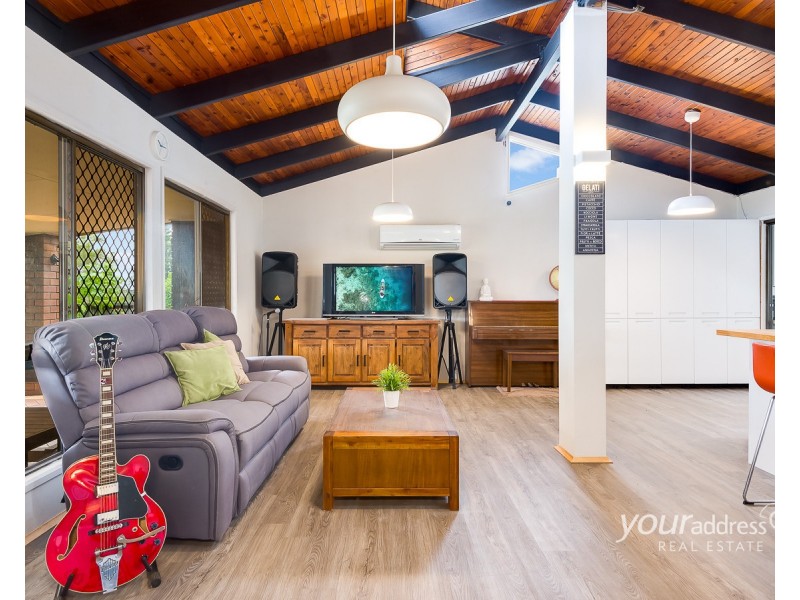 1 Lyra Court, Regents Park QLD 4118