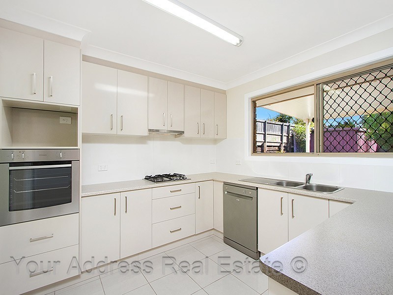 142 Emerald Drive, Regents Park QLD 4118
