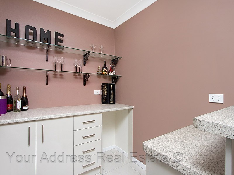 142 Emerald Drive, Regents Park QLD 4118