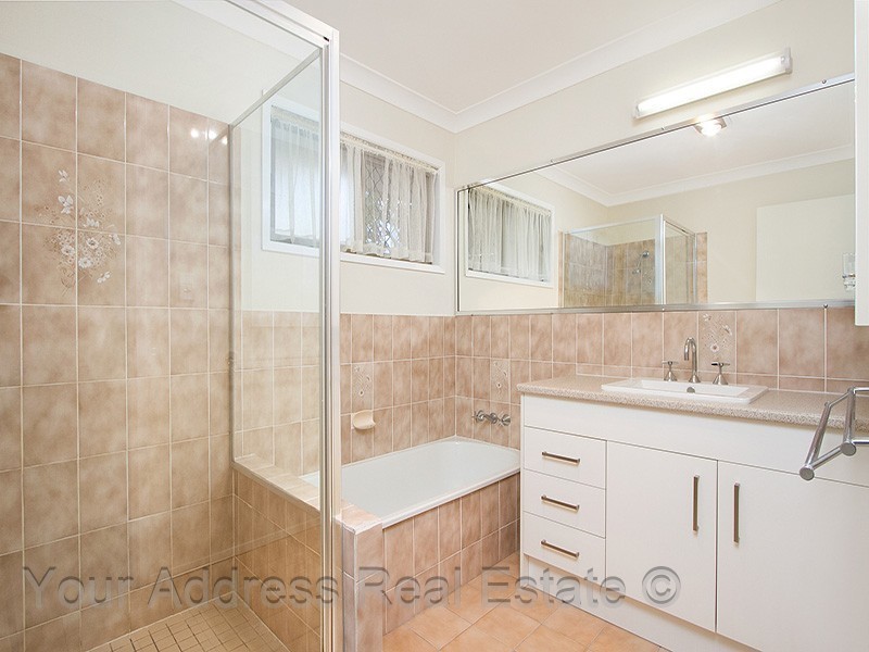 142 Emerald Drive, Regents Park QLD 4118