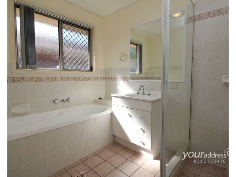 8 Park Close, Hillcrest QLD 4118