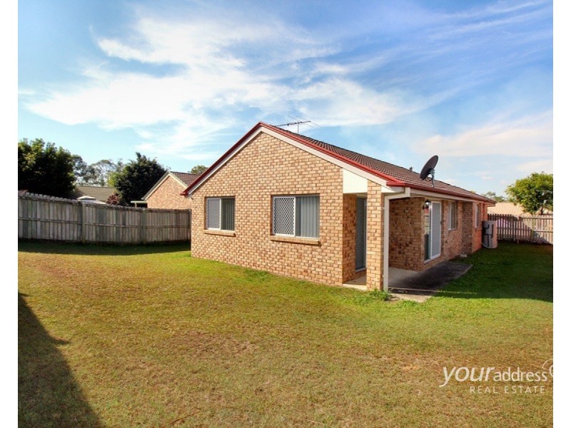 8 Park Close, Hillcrest QLD 4118