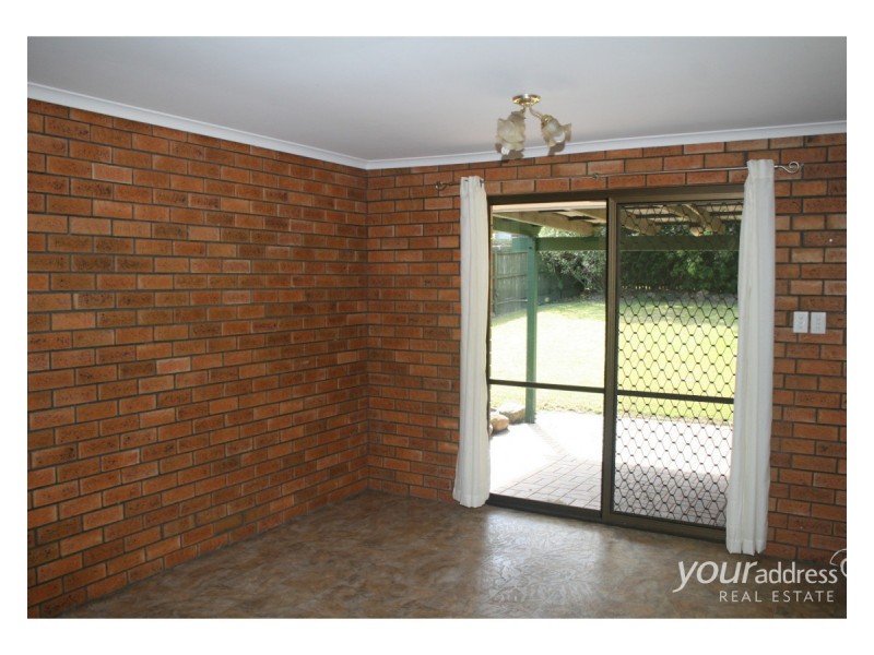 16 Bennett Drive, Regents Park QLD 4118