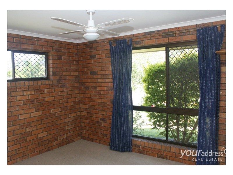 16 Bennett Drive, Regents Park QLD 4118