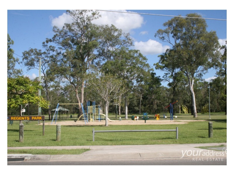 16 Bennett Drive, Regents Park QLD 4118