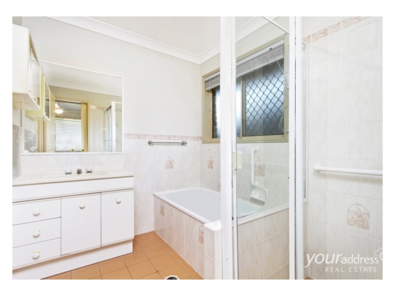 15 Solandra Circuit, Regents Park QLD 4118