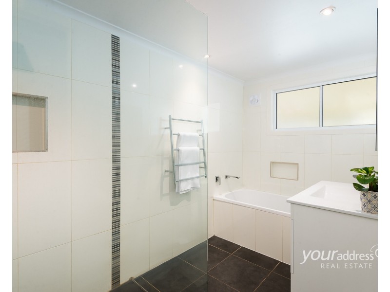 14 Pine Street, Hillcrest QLD 4118