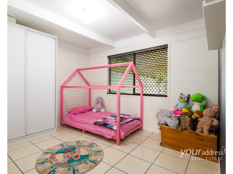 14 Pine Street, Hillcrest QLD 4118