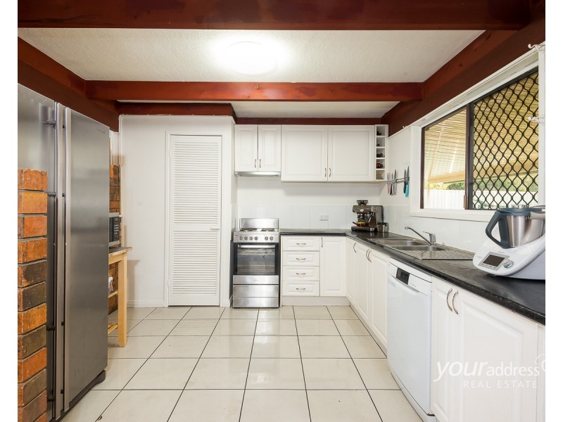 14 Pine Street, Hillcrest QLD 4118