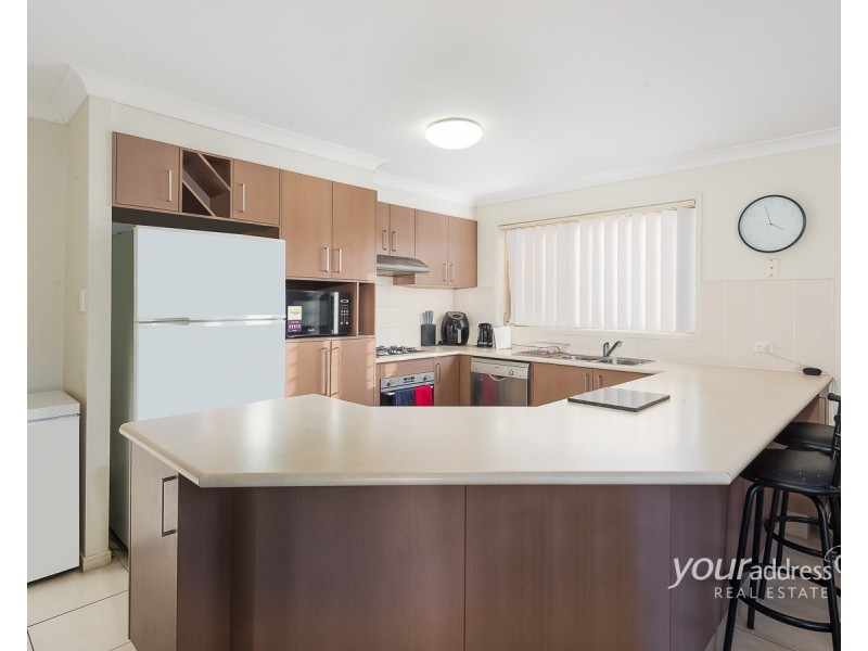 8 Zoe Place, Hillcrest QLD 4118