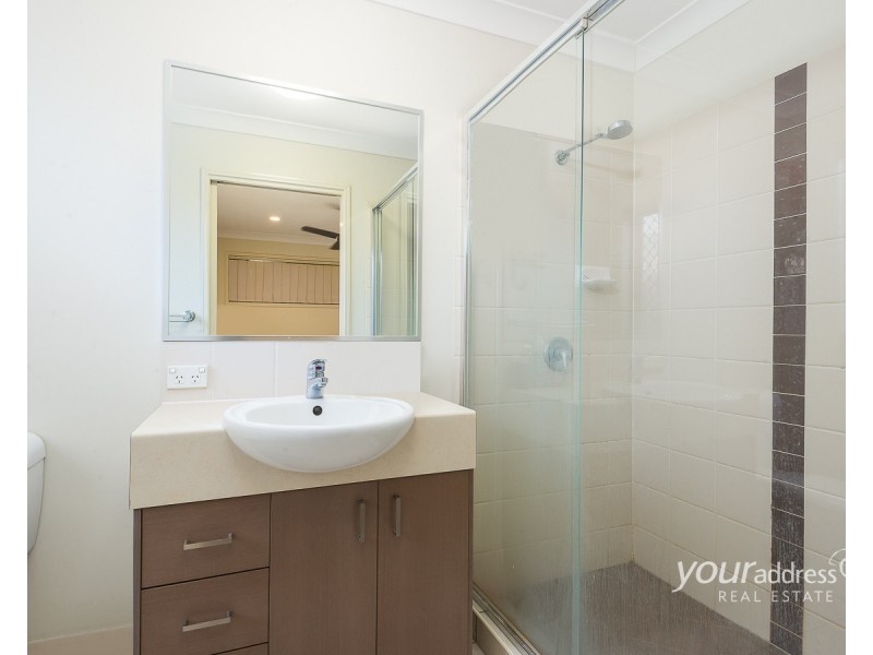 8 Zoe Place, Hillcrest QLD 4118