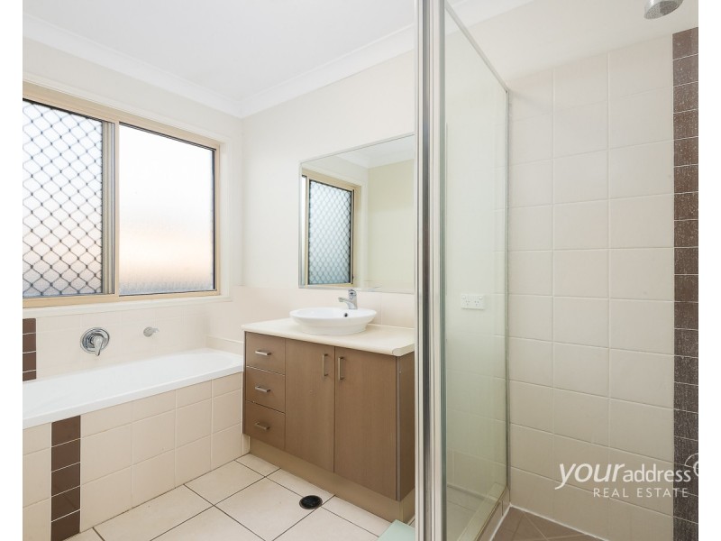 8 Zoe Place, Hillcrest QLD 4118