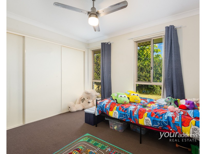 8 Zoe Place, Hillcrest QLD 4118