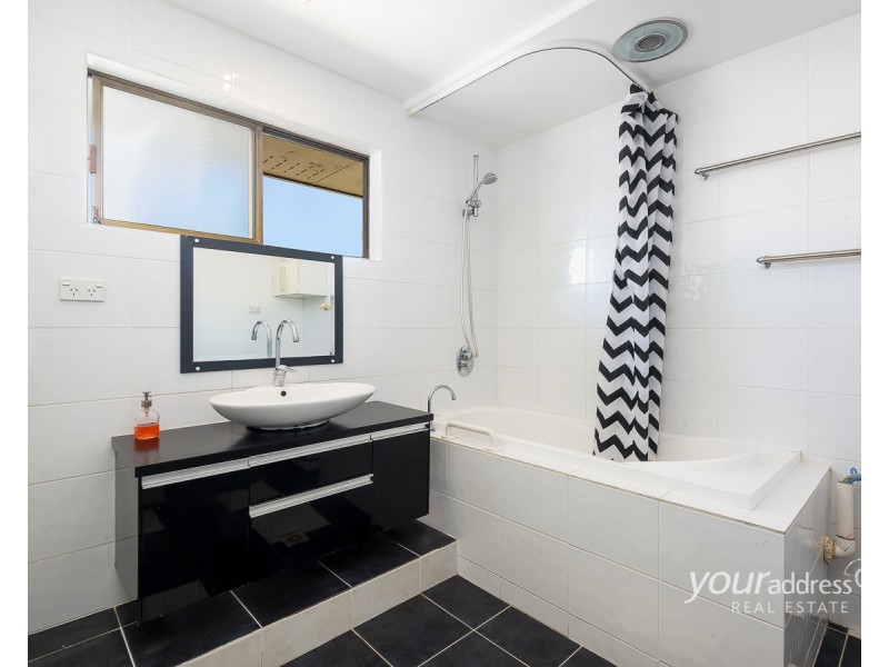 124 Estramina Road, Regents Park QLD 4118