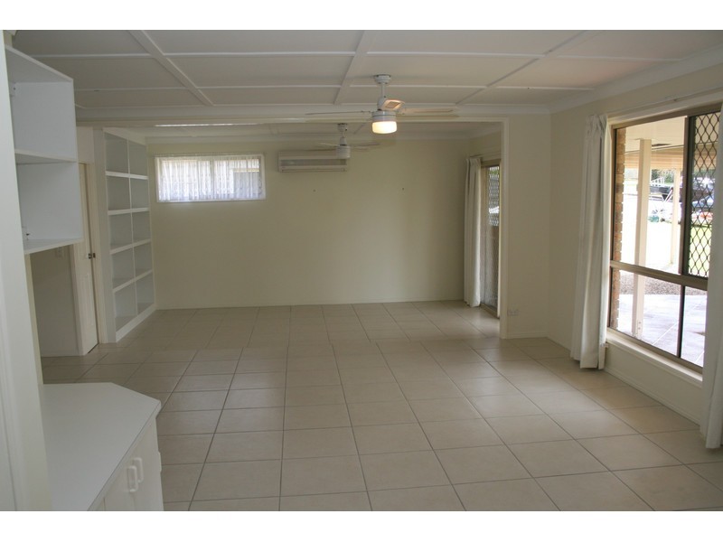 2 Danvers Court, Hillcrest QLD 4118