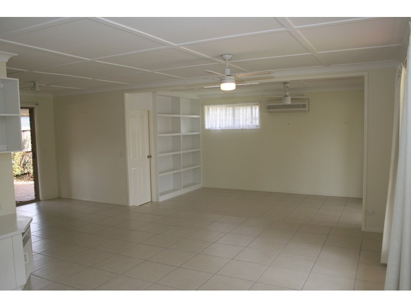 2 Danvers Court, Hillcrest QLD 4118