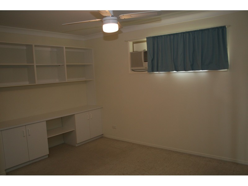 2 Danvers Court, Hillcrest QLD 4118
