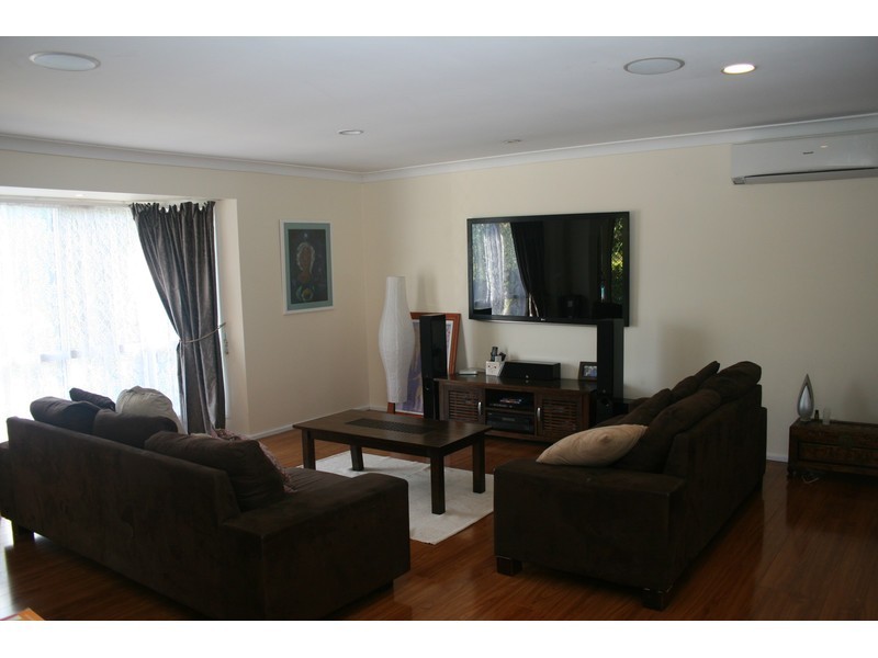 3 Liana Court, Regents Park QLD 4118