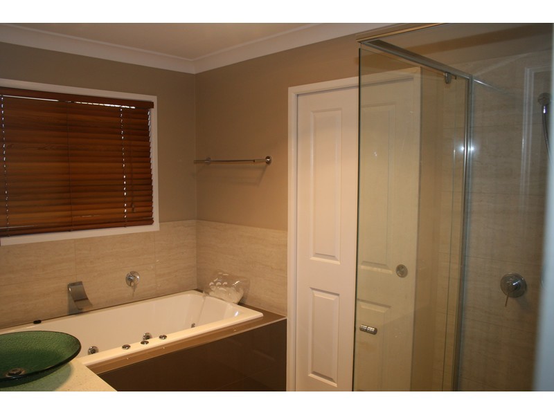 3 Liana Court, Regents Park QLD 4118