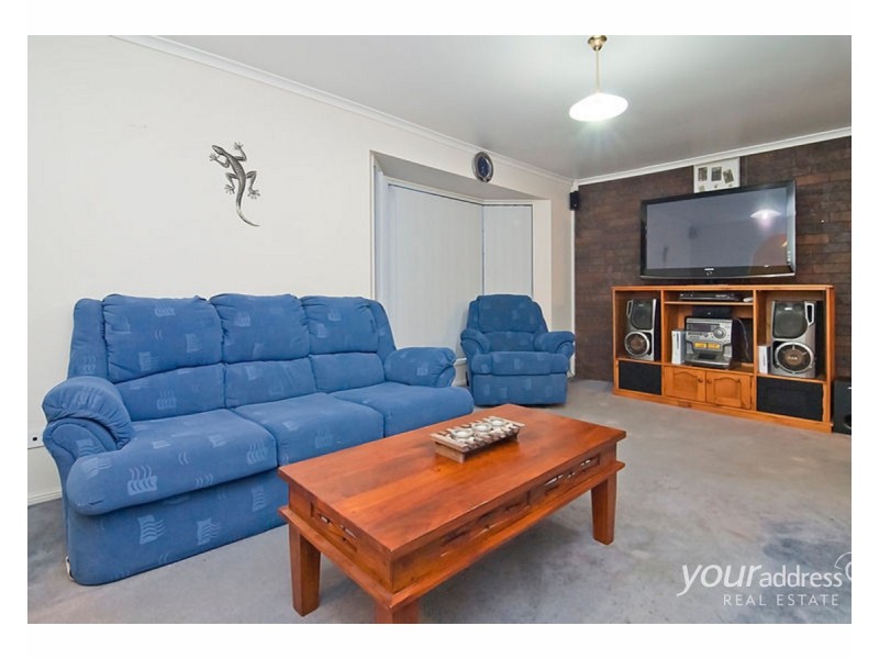 8 Copeina Court, Regents Park QLD 4118